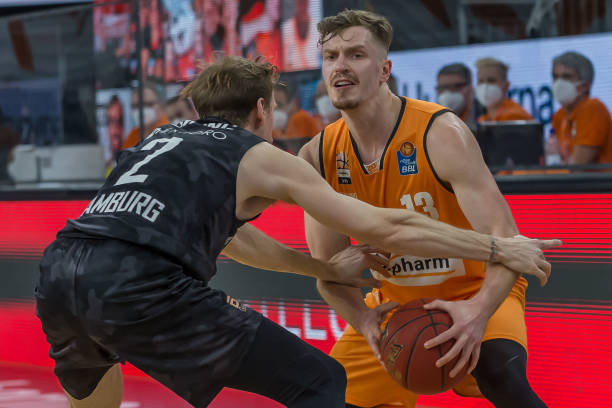 更因为几位 更因为几位